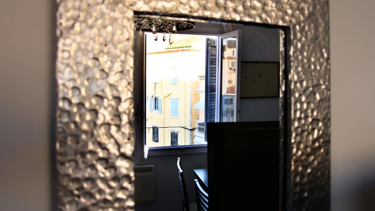 Heart-Warming Eleni Apartment In Corfu Town מראה חיצוני תמונה